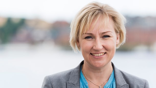 Regeringen och Helene Hellmark Knutsson, minister för högre utbildning och forskning, ger nu flera lärosäten i uppdrag att skapa fler vägar till läraryrket.