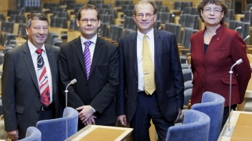 De fyra talmännen, eller riksdagen presidium, tredje vice talman Jan Ertsborn (FP), andre vice talman Ulf Holm (MP), talman Per Westerberg (M) och förste vice talman Susanne Eberstein (S).