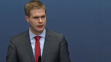 Utbildningsminister Gustav Fridolin (MP) förbereder lagändringar om fjärrundervisning redan innan den nya lagen är på plats. 