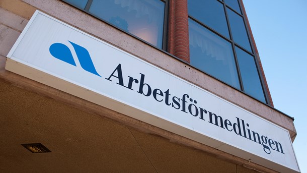 Arbetsförmedlingen är dyr och ineffektiv.