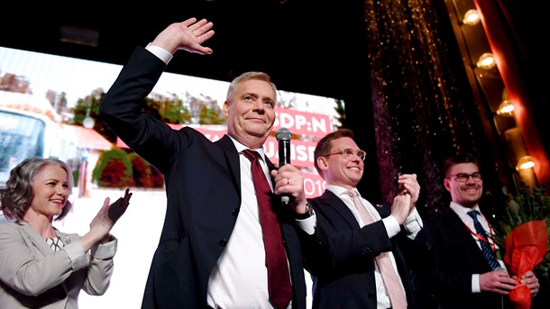 Antti Rinne på de finska socialdemokraternas valvaka. Rinne är favorit till statsministerposten.