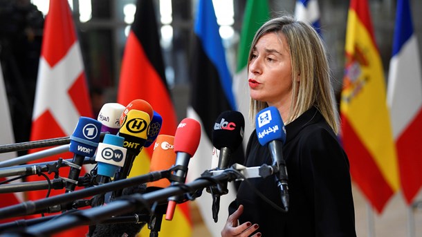 Federica Mogherini leder EU:s utrikestjänst som analyserar rysk desinformation inför EU-valet.