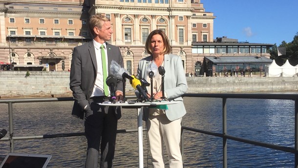 Per Bolund och Isabella Lövin presenterade miljö- och klimatsatsningarna i fredags, men miljöskatterna hör till det som kommer senare.