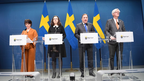 Matilda Ernkrans (S), minister för högre utbildning och forskning, Anna Ekström (S), utbildningsminister, Stefan Löfven, statsminister, och Johan Carlson, gd Folkhälsomyndigheten vid morgonens pressträff.