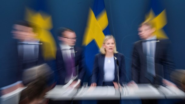 Finansminister Magdalena Andersson (S) på en av de senaste pressträffarna om krispaket.