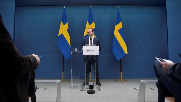 Infrastrukturminister Tomas Eneroth (S) på presskonferens den 17 mars 2020, när staten erbjuder flygbranschen kreditgarantier på totalt 5 miljarder kronor.