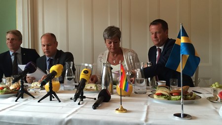 Inrikesminister Anders Ygeman (längst till höger) vid pressträffen efter regeringens sammanträde på torsdagen tillsammans med statsrådskollegorna Per Bolund, Morgan Johansson och Ylva Johansson. Ygeman anser att polisen lägger för mycket resurser på anmälningar som inte rör brott.