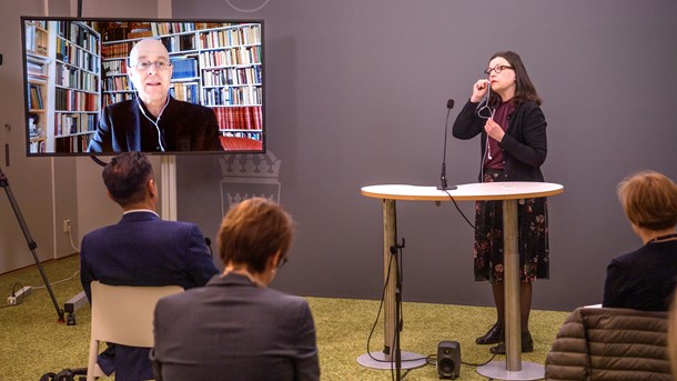 Björn Åstrand och utbildningsminister Anna Ekström (S) vid presentationen av utredningen.