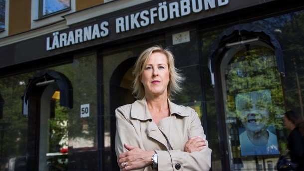 Åsa Fahlén, ordförande för Lärarnas riksförbund, menar att en reform behövs för att ersätta dagens disparata satsningar på alternativa vägar till läraryrket. 