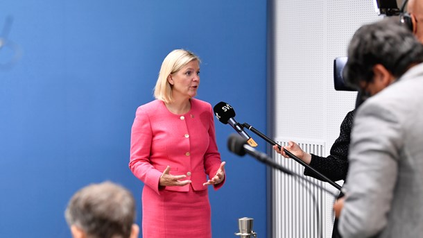 Finansminister Magdalena Andersson (S) presenterar den senaste prognosen för den makroekonomiska utvecklingen och de offentliga finanserna, under en pressträff i Rosenbad.