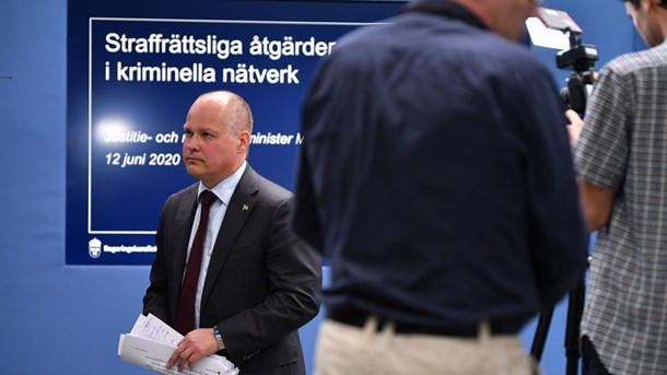 Överblick: Kritik mot gängåtgärder, nya jaktregler på g och C vill sänka skatten