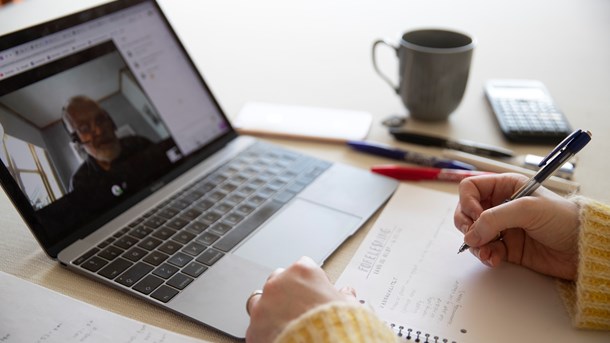 Många lärare har gjort sitt bästa för att ge en bra omställning till distansstudier, men i många fall har undervisningen ändå legat på en alldeles för låg nivå, menar debattören.