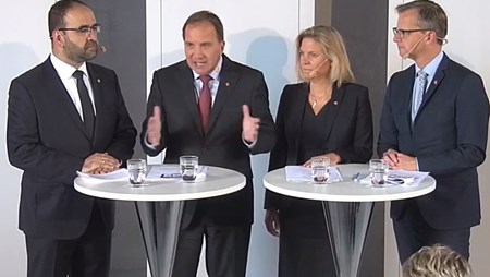 Bostads, stadsutvecklings- och it-minister Mehmet Kaplan (MP), Statsminister Stefan Löfven (S), finansminister Magdalena Andersson (S) samt närings- och innovationsminister Mikael Damberg presenterar budgetnyheter.