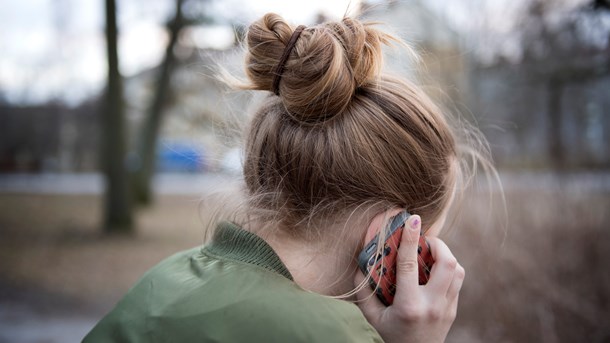 SD har aktivt drivit frågan om Hjälplinjen, den tidigare enda rikstäckande telefonjourverksamheten för personer med psykisk ohälsa och självmordstankar, skriver debattörerna.