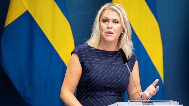 Att minska antalet långtidssjukskrivningar till följd av utmattning och psykisk ohälsa är en viktig fråga för socialminister Lena Hallengren (S).