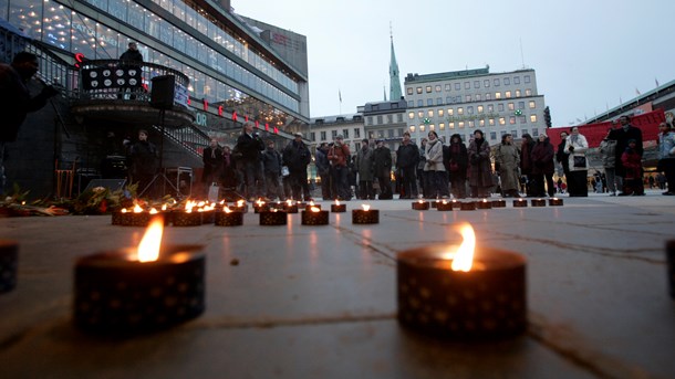 En manifestation den 20 januari 2007 på Sergels torg i Stockholm till minne av Fadime, Pela och Abbas som alla föll offer för hedersrelaterat våld.