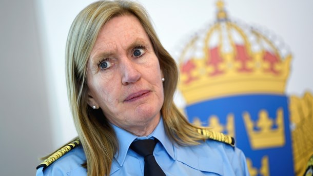 Överblick: Polischefer gav sig själva lägenheter och nya politiska vildar