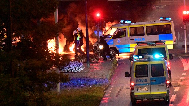 Överblick: Överdrivet vårdlarm och stor polisinsats får kritik