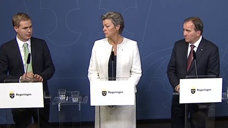 Utbildningsminister Gustav Fridolin (MP), arbetsmarknadsminister Ylva Johansson (S) och statsminister Stefan Löfven (S) på pressträff om etablering av nyanlända.