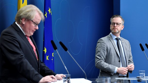 Försvarsminister Peter Hultqvist (S) och inrikesminister Mikael Damberg (S) vid presentationen av centret.