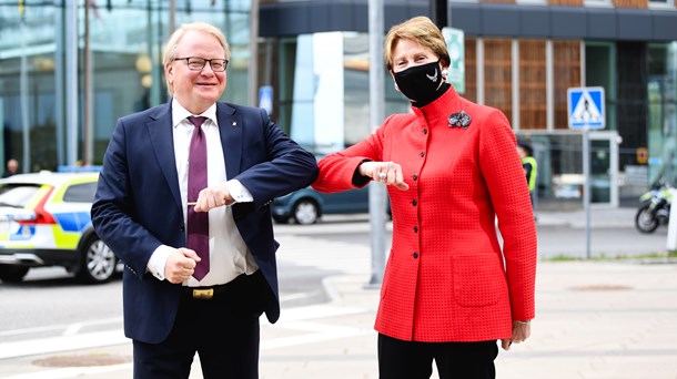 US Seceratary for the Air Force, Barbara M. Barrett och försvarsminister Peter Hultqvist vid ett bilateralt möte tidigare i år.