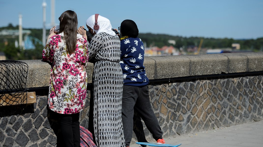 – Tar man inte tag i konflikterna i skolan är risken stor att de flyttas ut i samhället. Då blir det socialtjänst, polis och andra aktörer som får ta tag i dem, säger Simon Sorgenfrei.