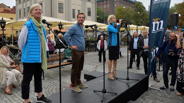 Kristina Axén Olin, partiledare Ulf Kristersson och partikollegan Anna König Jerlmyr vid valrörelsen 2018.