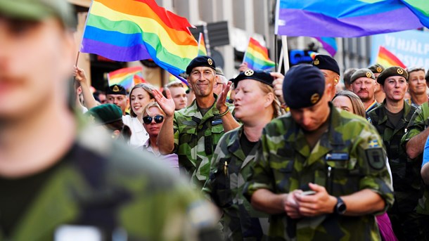 ÖB Micael Bydén och Försvarsmakten i paraden vid Stockholm Pride 2019.