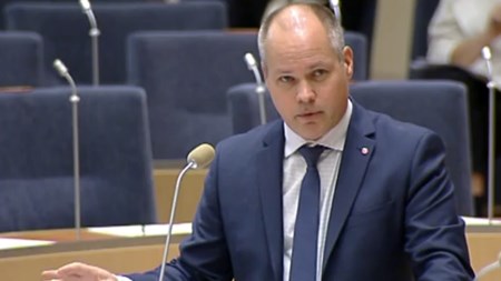 Justitieminister Morgan Johansson (S) vill utvidga den kommande lagen mot identitetsstölder.