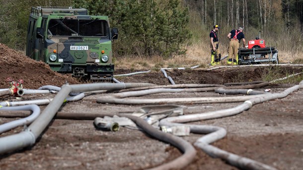 Räddningstjänst och hemvärn vid en skogsbrand utanför Hästveda i Hässleholms kommun år 2019.