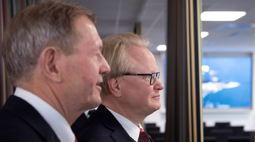 Hoppas på att grannen i öst ska välja svenska jaktstridsplan. SAAB:s ordförande Marcus Wallenberg och försvarsminister Peter Hultqvist (S).