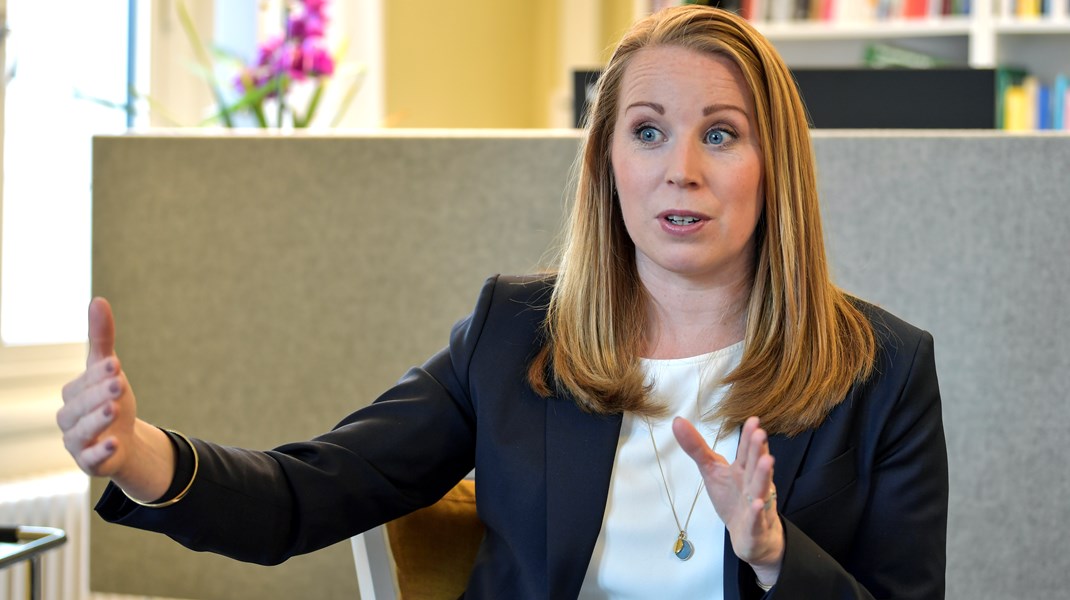 Annie Lööf hoppas att även Moderaterna och Socialdemokraterna kan vara öppna för att flytta sina positioner efter riksdagsvalet 2022.