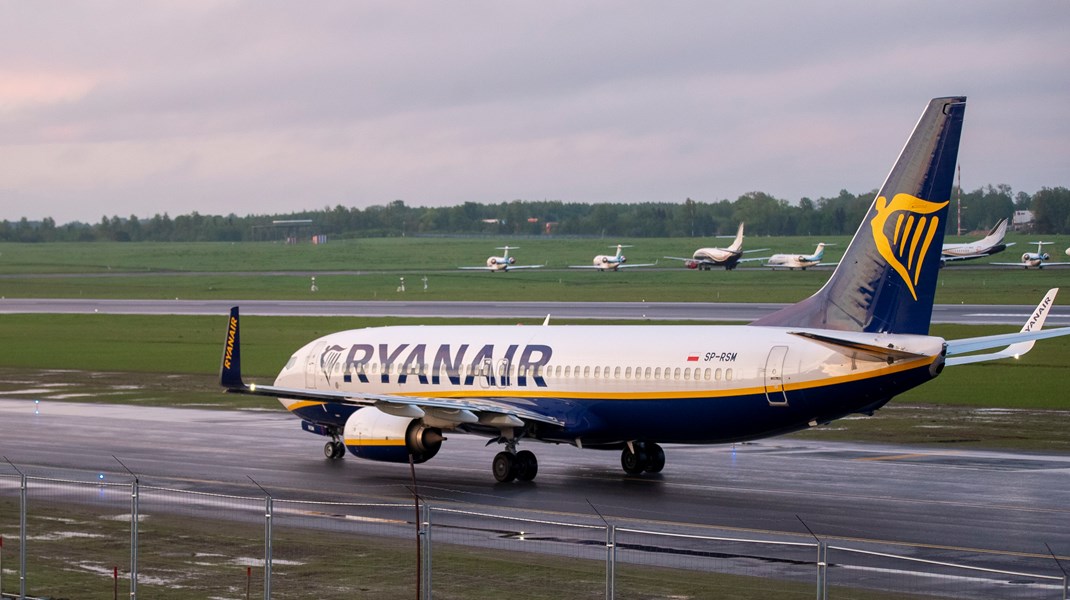 Ryanair-planet tvingades landa av två belarusiska stridsflyg, på order av Belarus president Aleksandr Lukasjenko.