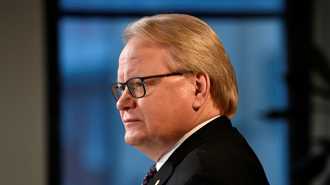 Behöver tio miljarder. Försvarsminister Peter Hulqvist (S).