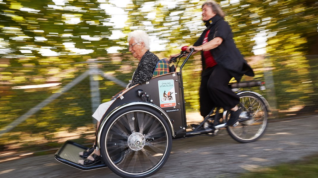 Vägen framåt. När samhället sakta öppnar igen så vill det civila samhället bidra mer. Cykla utan ålder är ett initiativ i Malmö där ideella cykelpiloter samarbetar med äldreboenden och låter de boende komma ut på cykeltur. (Arkivbild)   