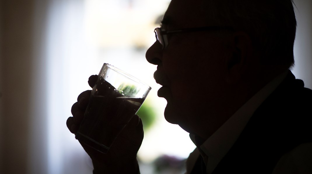 Ett glas vatten är en självklarhet, men prisskillnaderna är stora över landet – så stora att Svenskt vatten anser att staten bör kliva in.