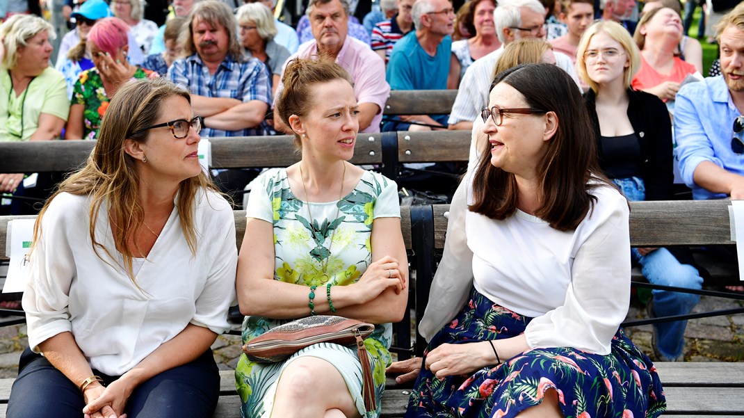 Utbildningsminister Anna Ekström (S) tillsammans med Janine Alm Ericsson (MP) och Åsa Lindhagen (MP) i Almedalen 2019.