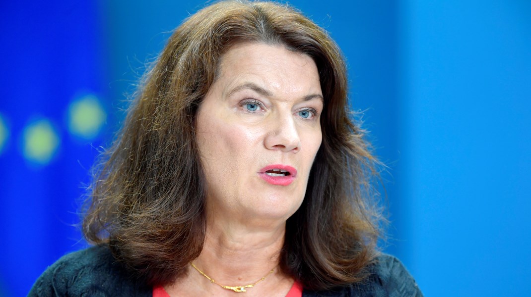 Utrikesminister Ann Linde (S) får kritik av fackförbundet ST.