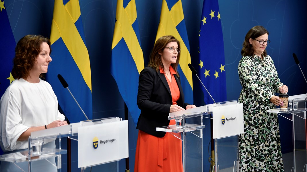 S-ministrarna Matilda Ernkrans, Eva Nordmark och Anna Ekström presenterade tillsammans med IF Metalls förbundsordförande Marie Nilsson budgetssatsningen på jobben under tisdagsförmiddagen.