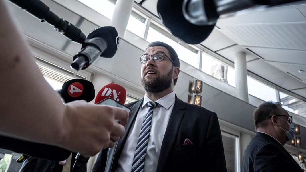 Jimmie Åkesson (SD). ”Medan SD försöker svartmåla oberoende journalistik för att vara vänligt inställd till MP, driver vi gröna konkret klimatpolitik i linje med Parisavtalets mål och vetenskapens krav.”