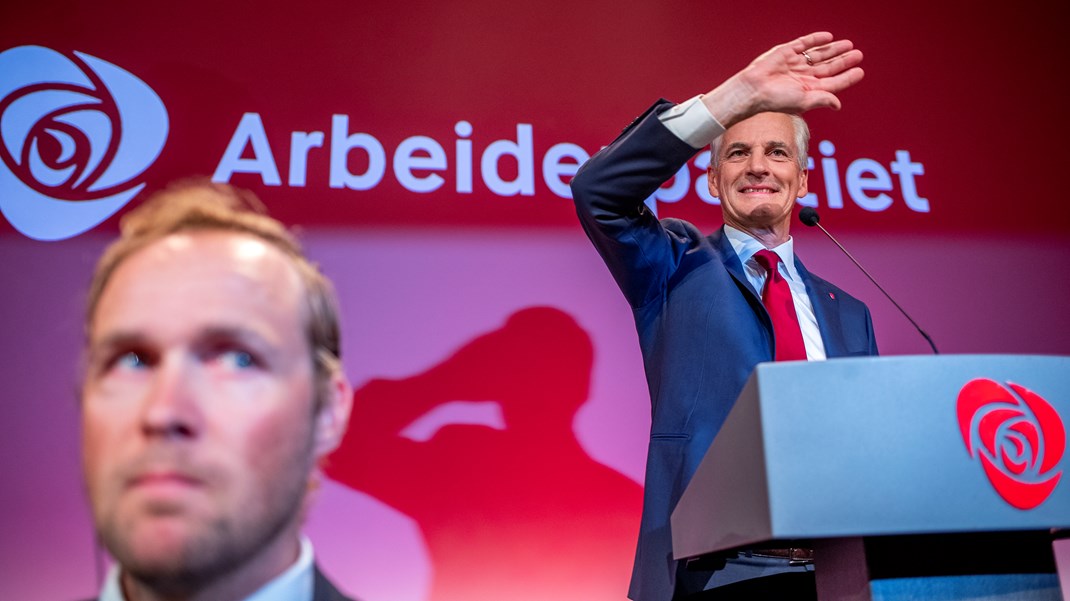 Jonas Gahr Støre firar Arbeiderpartiets framgång. Men för de svenska Socialdemokraterna väntar en tuff väg för att behålla makten.