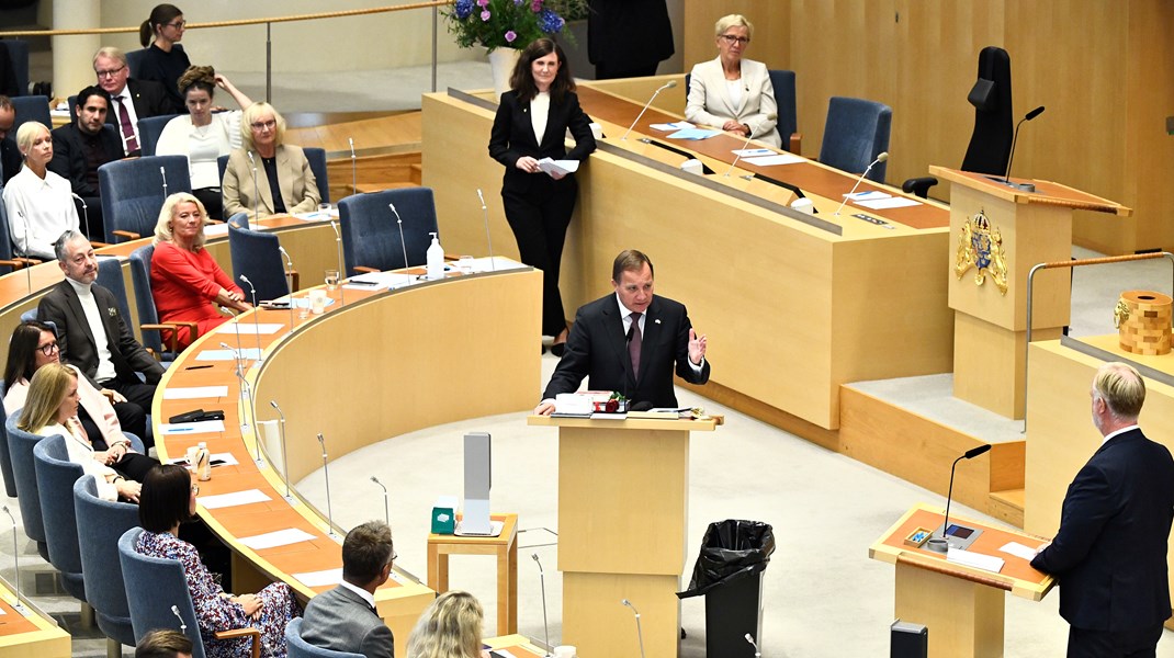 Både allvar och skratt vid Stefan Löfvens sista riksdagsdebatt. 