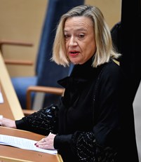 Karin Rågsjö (V).