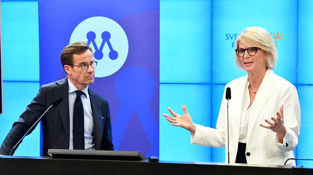 Moderaternas partiledare Ulf Kristersson och ekonomisk-politisk talesperson Elisabeth Svantesson presenterar budgetmotionen och förslaget om att införa en licensiering av familjehem och jourhem.