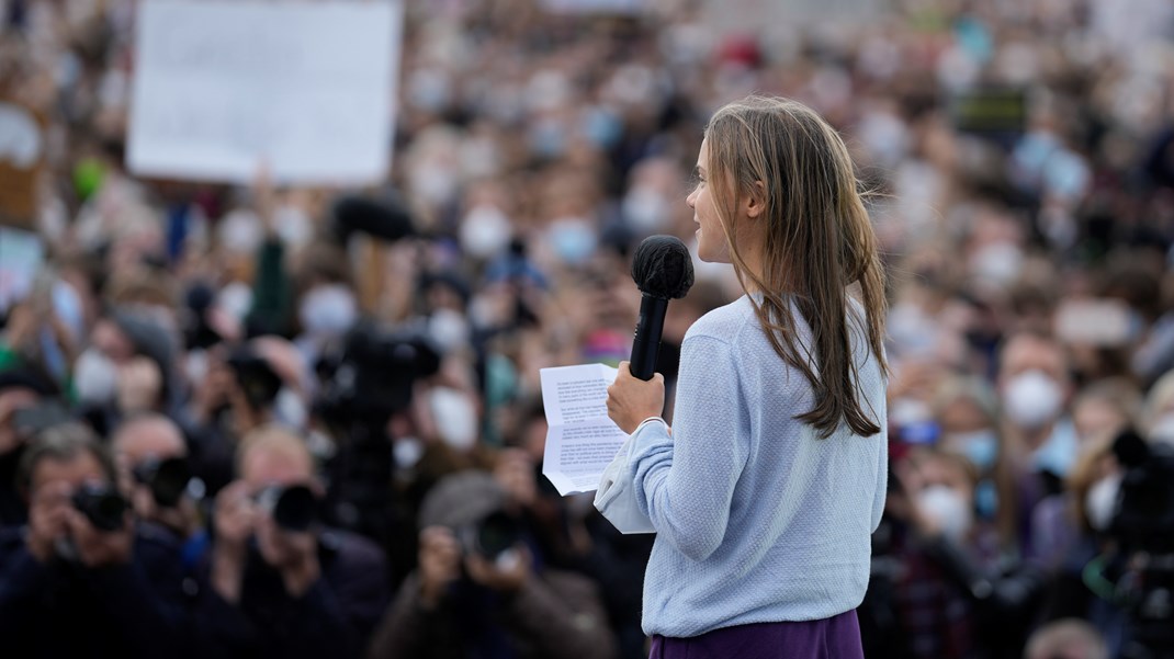 Det räcker med ”bla bla bla” om klimatet, menar både Greta Thunberg och debattören.