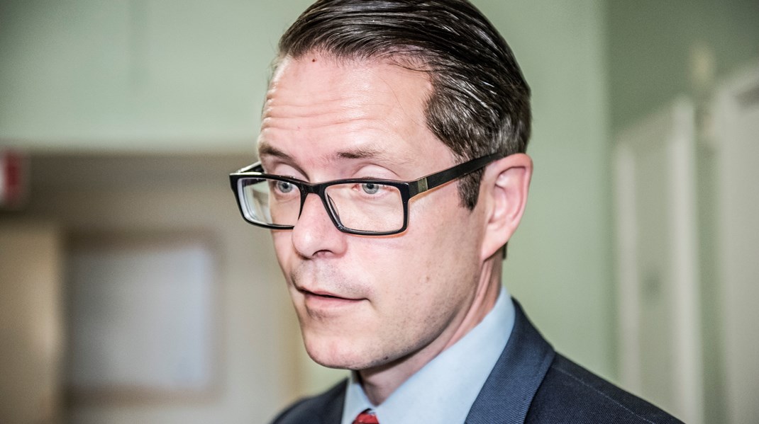 Näringsutskottets ordförande Lars Hjälmered oroas inte för det nationella energieffektiviseringsmålet. Däremot är inte han inte lika förtjust i vad ett skärpt EU-mål kan innebära på området. 