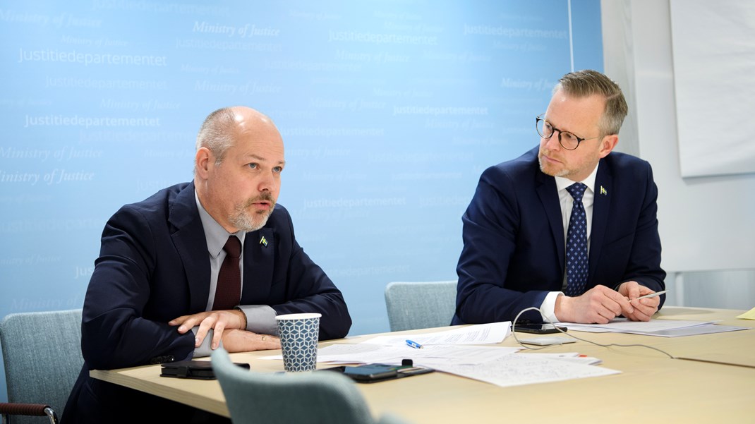 Justitieminister Morgan Johansson (S) och inrikesminister Mikael Damberg (S) har ändrat sig i frågan om avhopparprogram för gängkriminella.