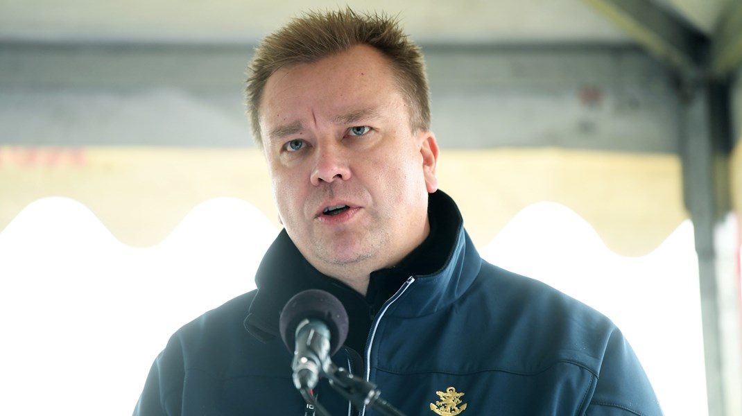 Försvarsministeriet och  försvarsminister Antti Kaikkonen vill ha en riskanalys av det finskryska samarbetet kring kärnkraftsprojektet Fennovoima.