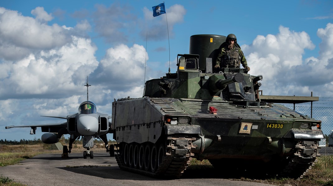 Vi måste komma tillbaka till ett läge där vi ser försvaret av vårt land som en naturlig del av vardagen, skriver debattören.