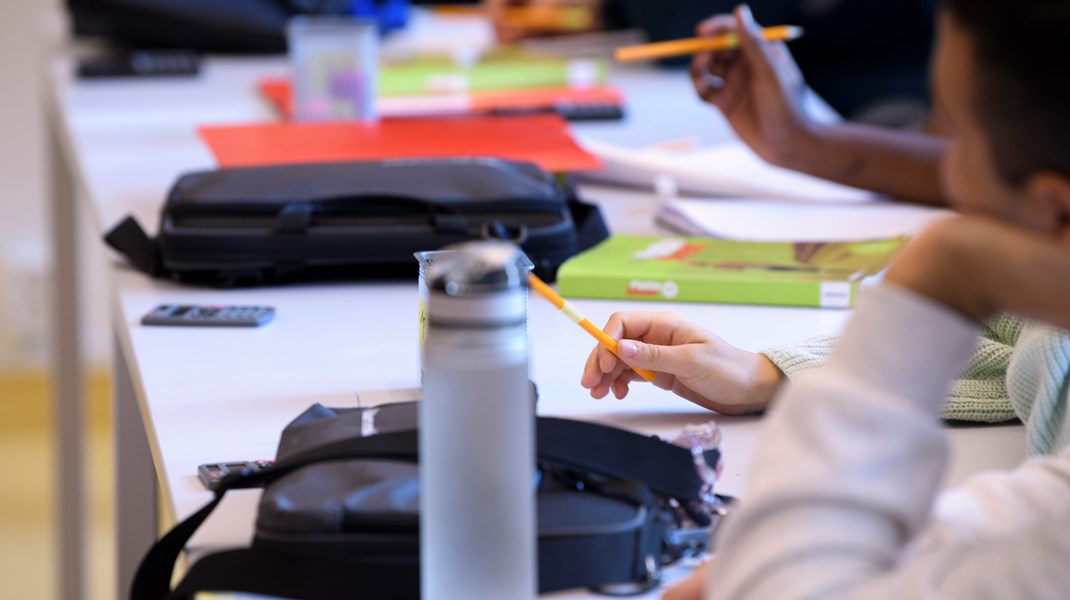 ”Inte heller nämns vikten av att skolan hålls fri från religiösa högtider för att barn ska ges möjlighet att reflektera i en neutral miljö.”